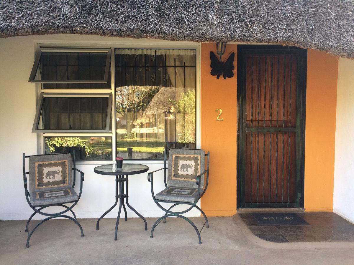 Lion's Den Guesthouse Otjiwarongo Extérieur photo