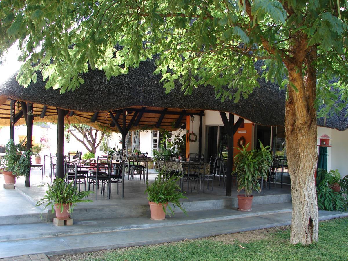 Lion's Den Guesthouse Otjiwarongo Extérieur photo