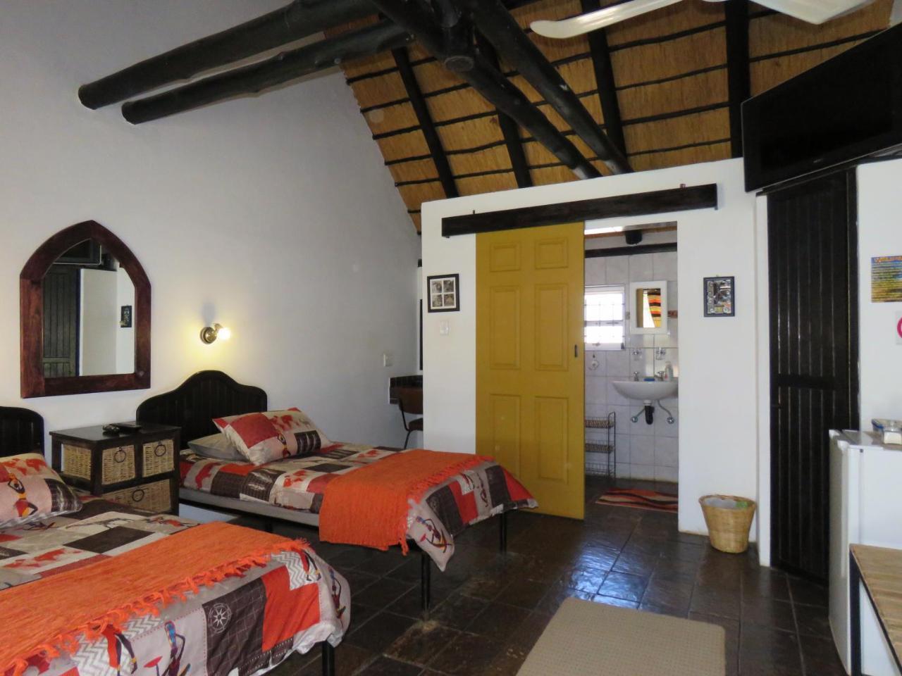 Lion's Den Guesthouse Otjiwarongo Extérieur photo