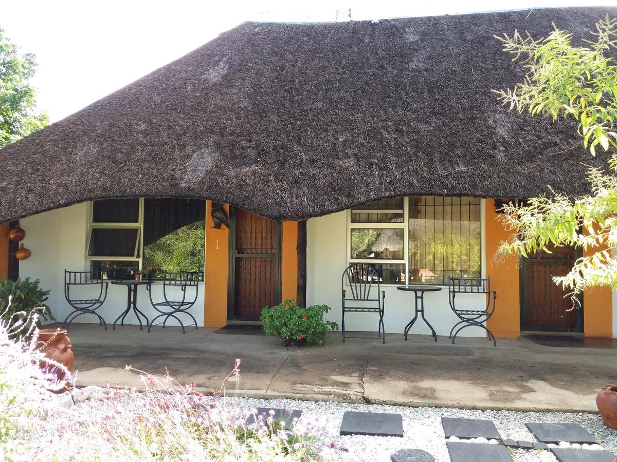 Lion's Den Guesthouse Otjiwarongo Extérieur photo