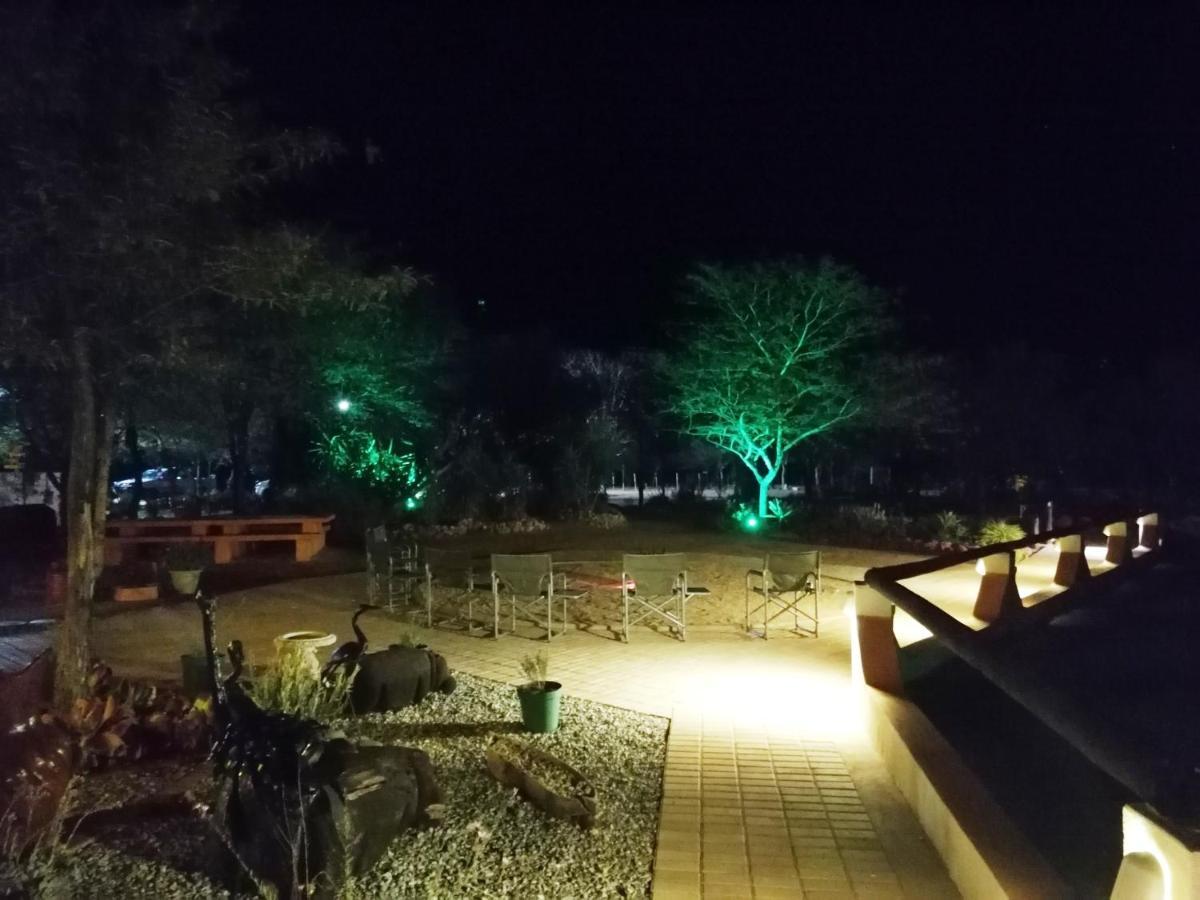 Lion's Den Guesthouse Otjiwarongo Extérieur photo