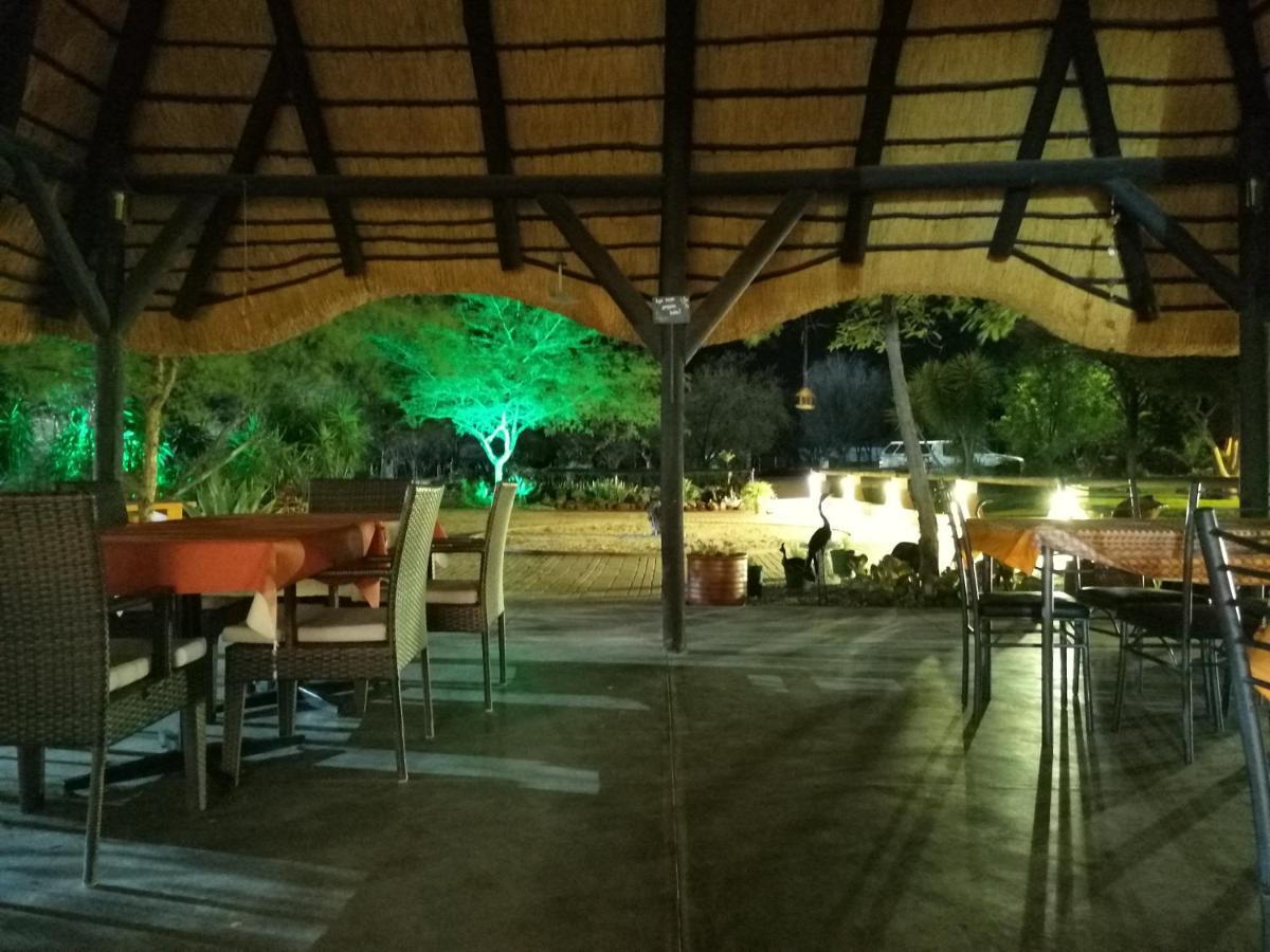 Lion's Den Guesthouse Otjiwarongo Extérieur photo