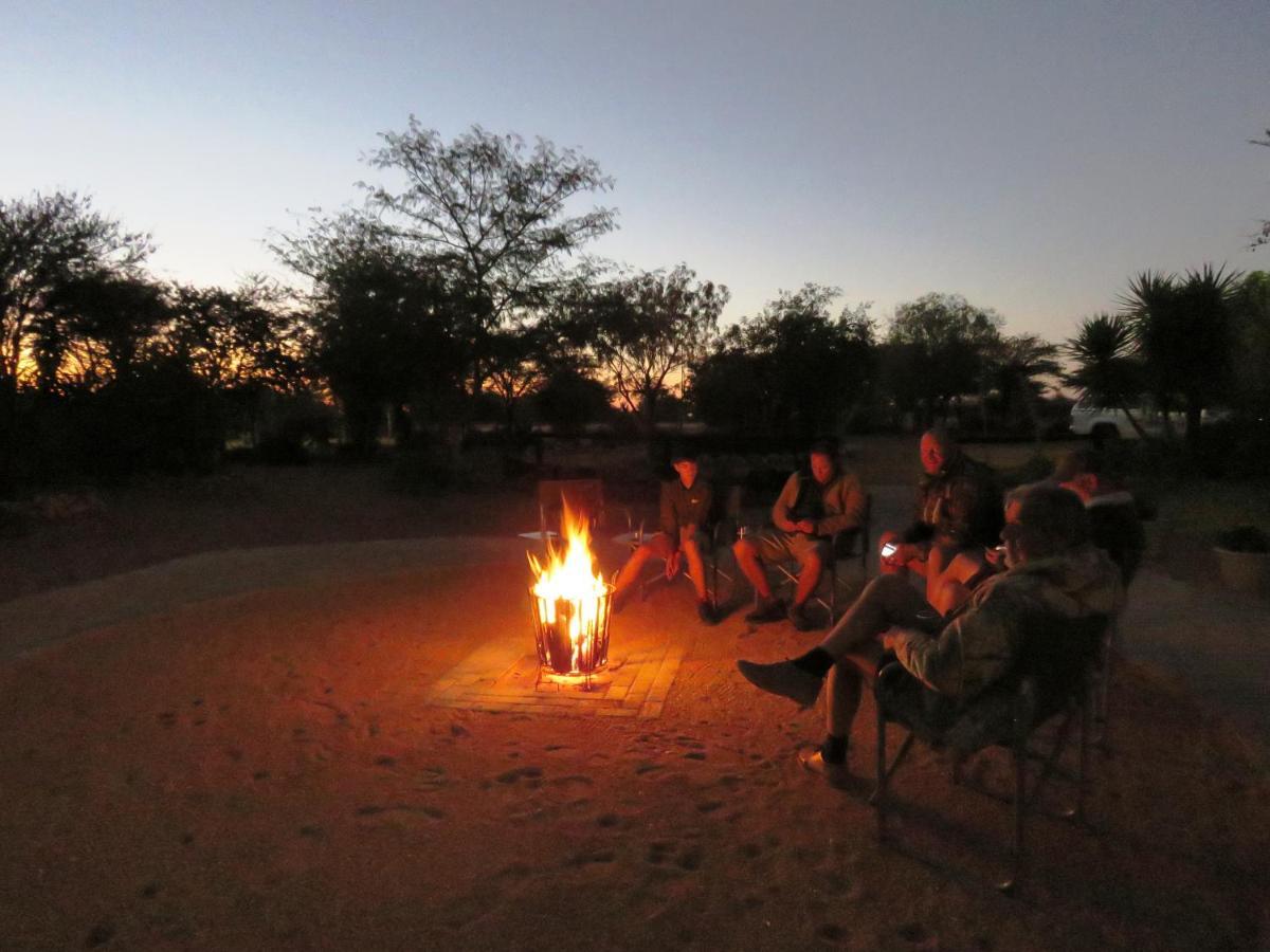 Lion's Den Guesthouse Otjiwarongo Extérieur photo