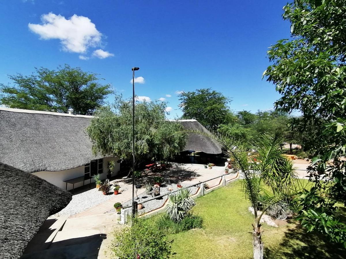 Lion's Den Guesthouse Otjiwarongo Extérieur photo