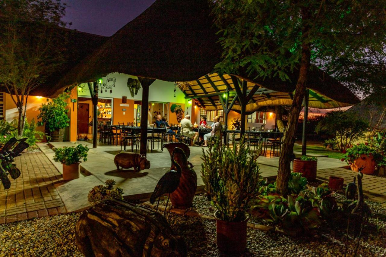 Lion's Den Guesthouse Otjiwarongo Extérieur photo