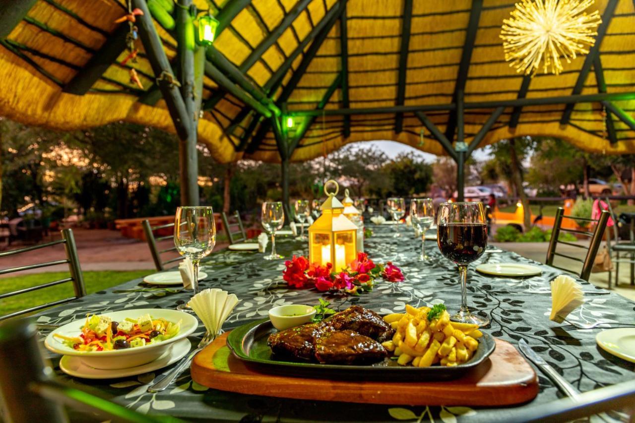 Lion's Den Guesthouse Otjiwarongo Extérieur photo