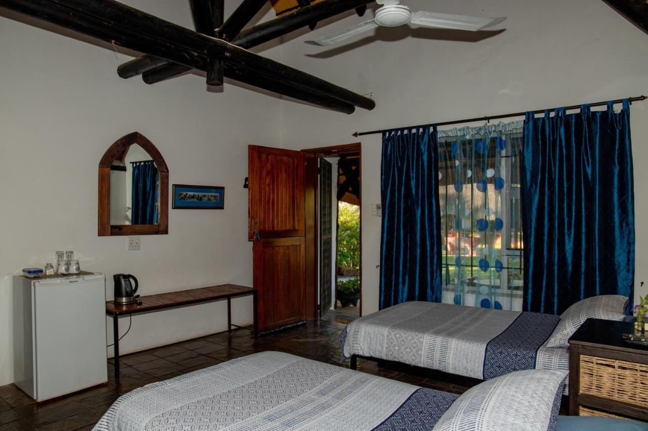 Lion's Den Guesthouse Otjiwarongo Extérieur photo