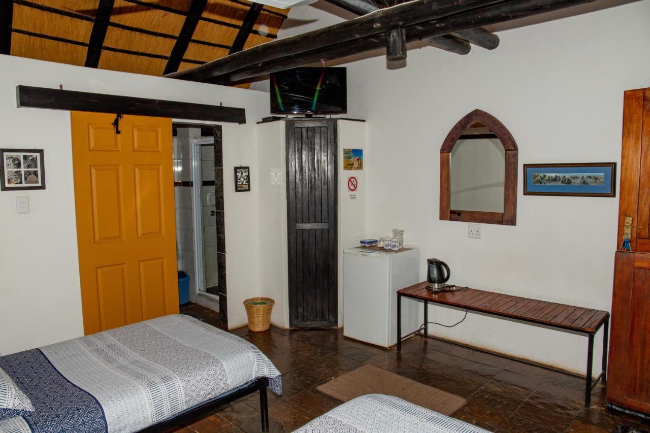 Lion's Den Guesthouse Otjiwarongo Extérieur photo
