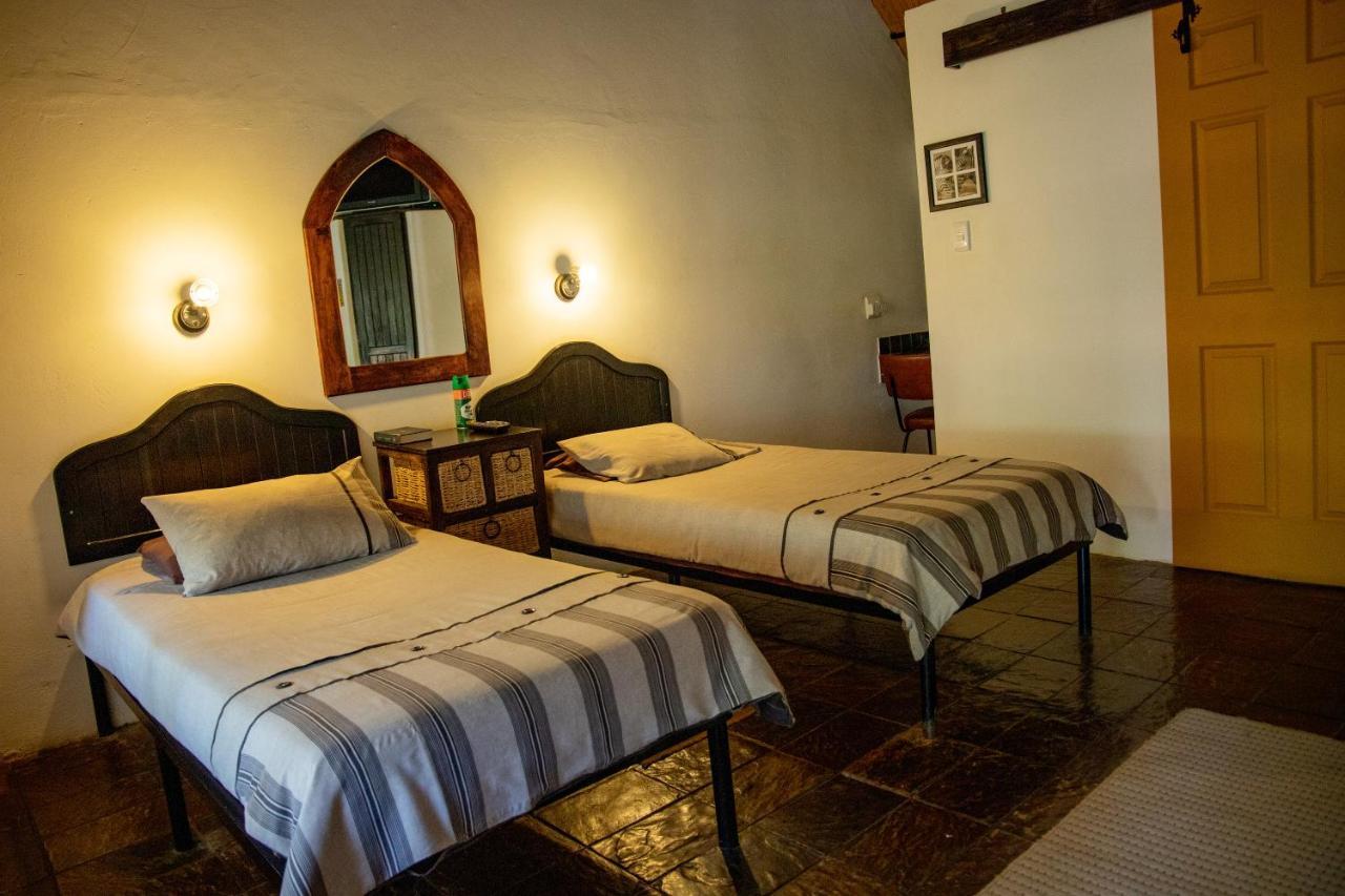 Lion's Den Guesthouse Otjiwarongo Extérieur photo