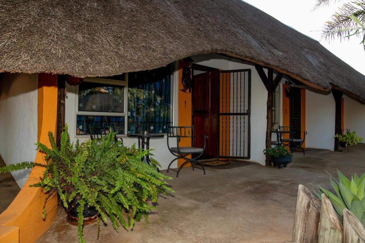 Lion's Den Guesthouse Otjiwarongo Extérieur photo