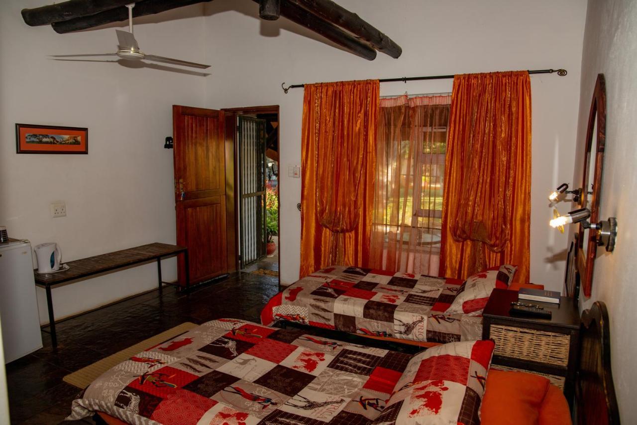 Lion's Den Guesthouse Otjiwarongo Extérieur photo
