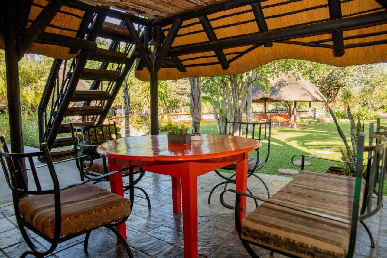 Lion's Den Guesthouse Otjiwarongo Extérieur photo