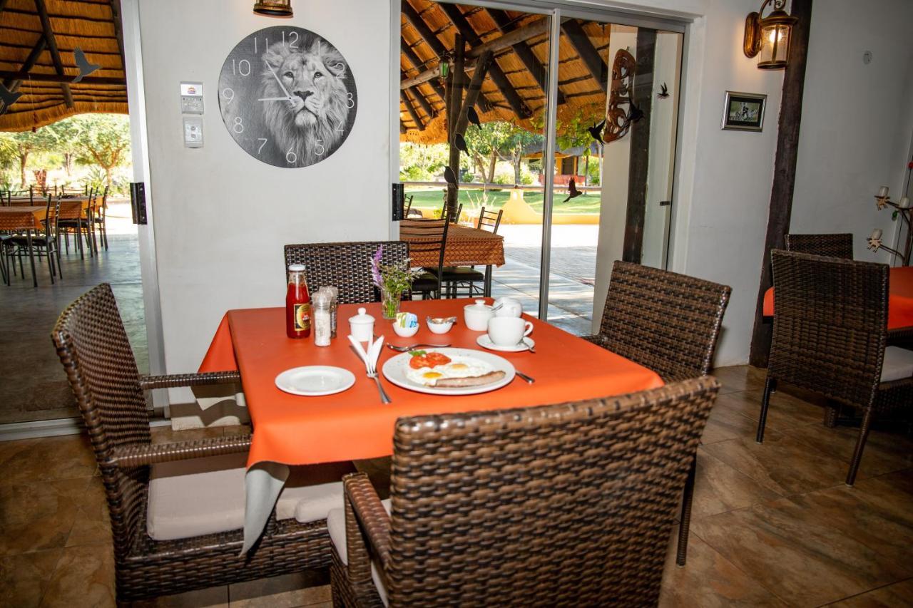 Lion's Den Guesthouse Otjiwarongo Extérieur photo