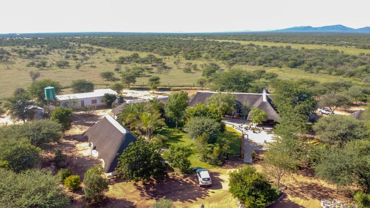 Lion's Den Guesthouse Otjiwarongo Extérieur photo