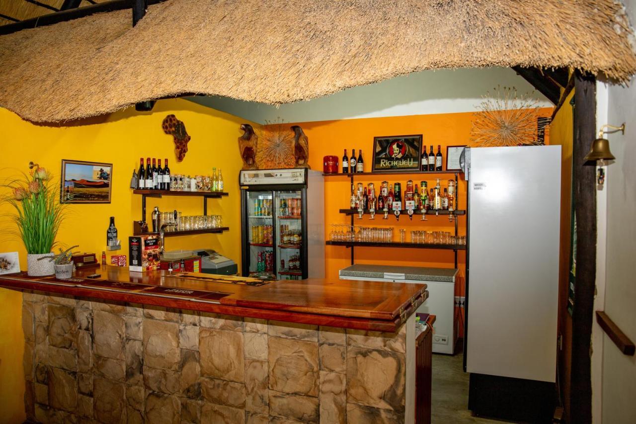 Lion's Den Guesthouse Otjiwarongo Extérieur photo