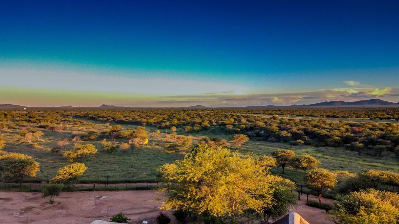 Lion's Den Guesthouse Otjiwarongo Extérieur photo