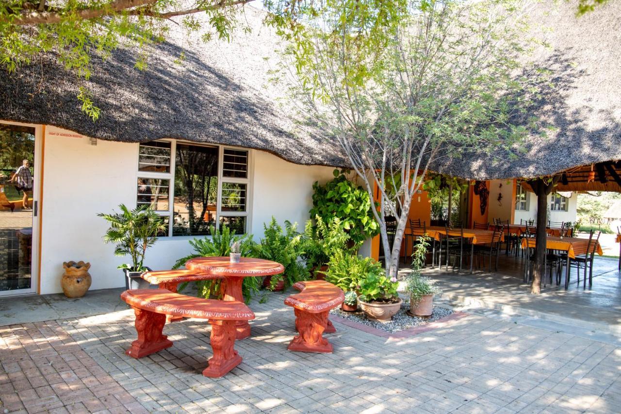 Lion's Den Guesthouse Otjiwarongo Extérieur photo