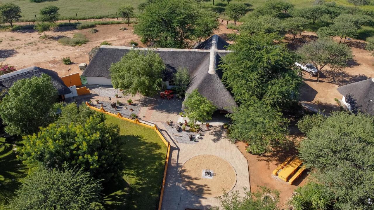 Lion's Den Guesthouse Otjiwarongo Extérieur photo