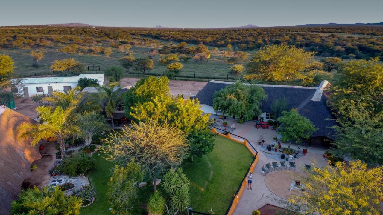 Lion's Den Guesthouse Otjiwarongo Extérieur photo